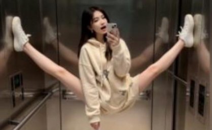 AI生成电梯一字马美女制作教程,条条流量上万,别再在外面被割韭菜了,全流程实操